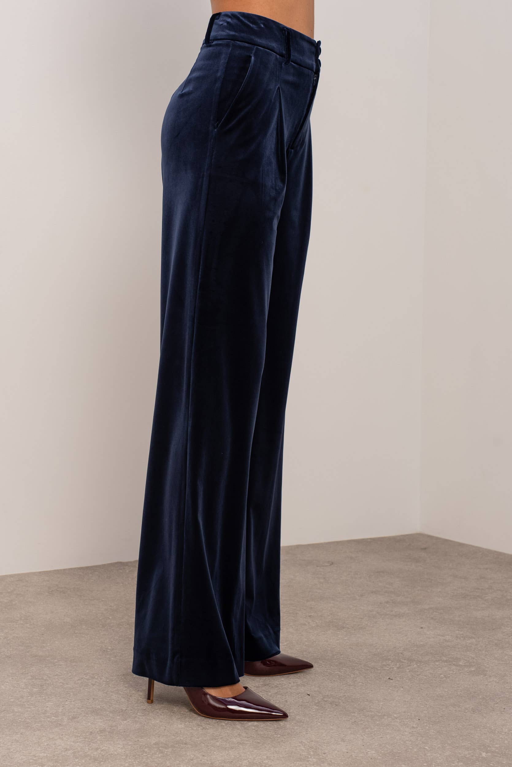 Attentif Paris - Wholesale Pants - Women's - Wide velvet and fluid pants with double button42