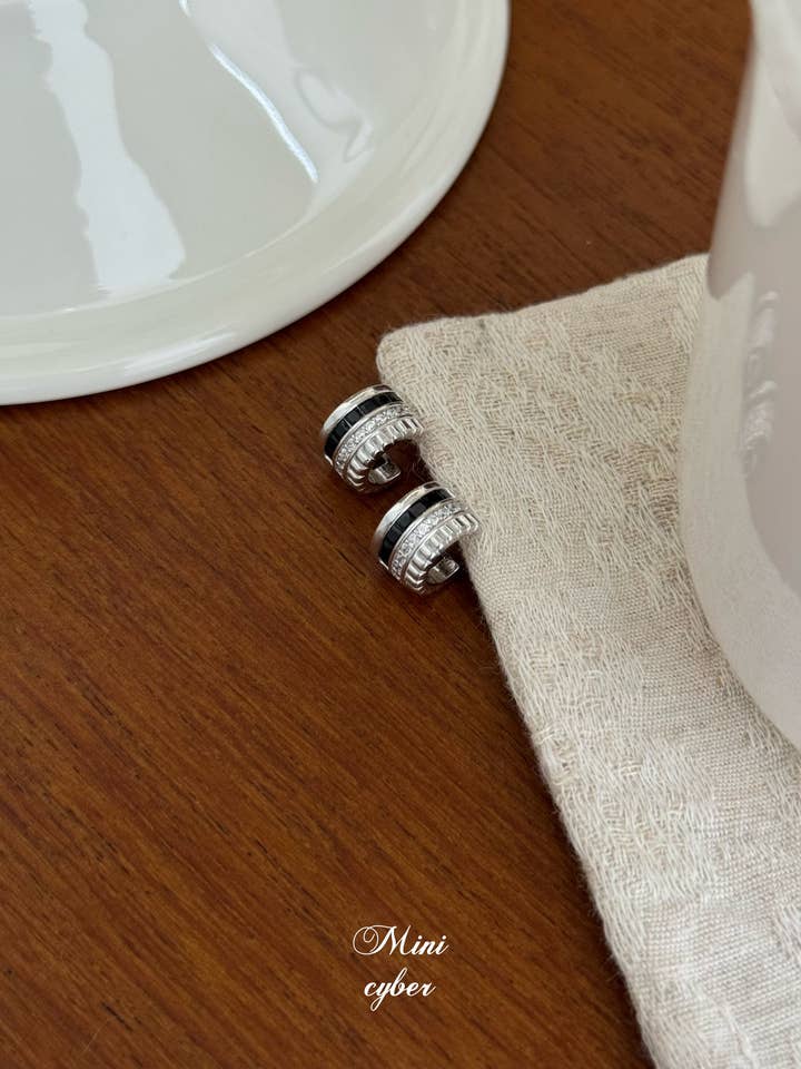 Midnight Ribbon Keramik Ørestikker for engroshandel hos MINICYBER STUDIO