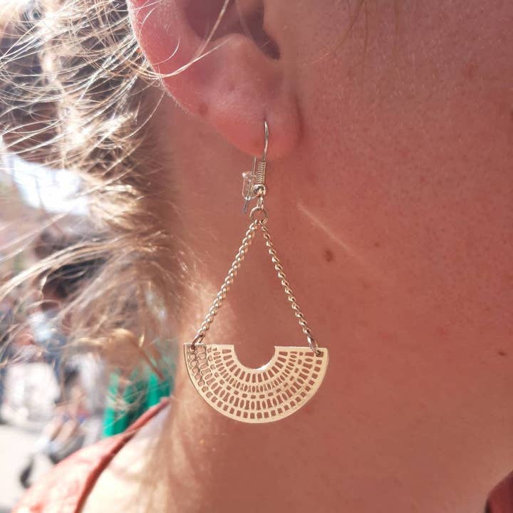 Pendientes colgantes de media luna de filigrana fina chapados en oro para venta al por mayor de JUL ET FIL