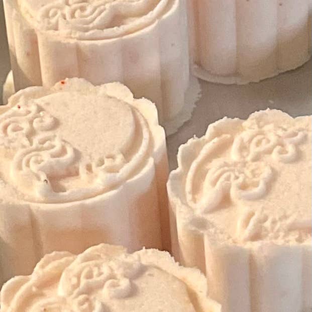 Pastilles parfumées pour douche pour la vente par Love Bug Luv