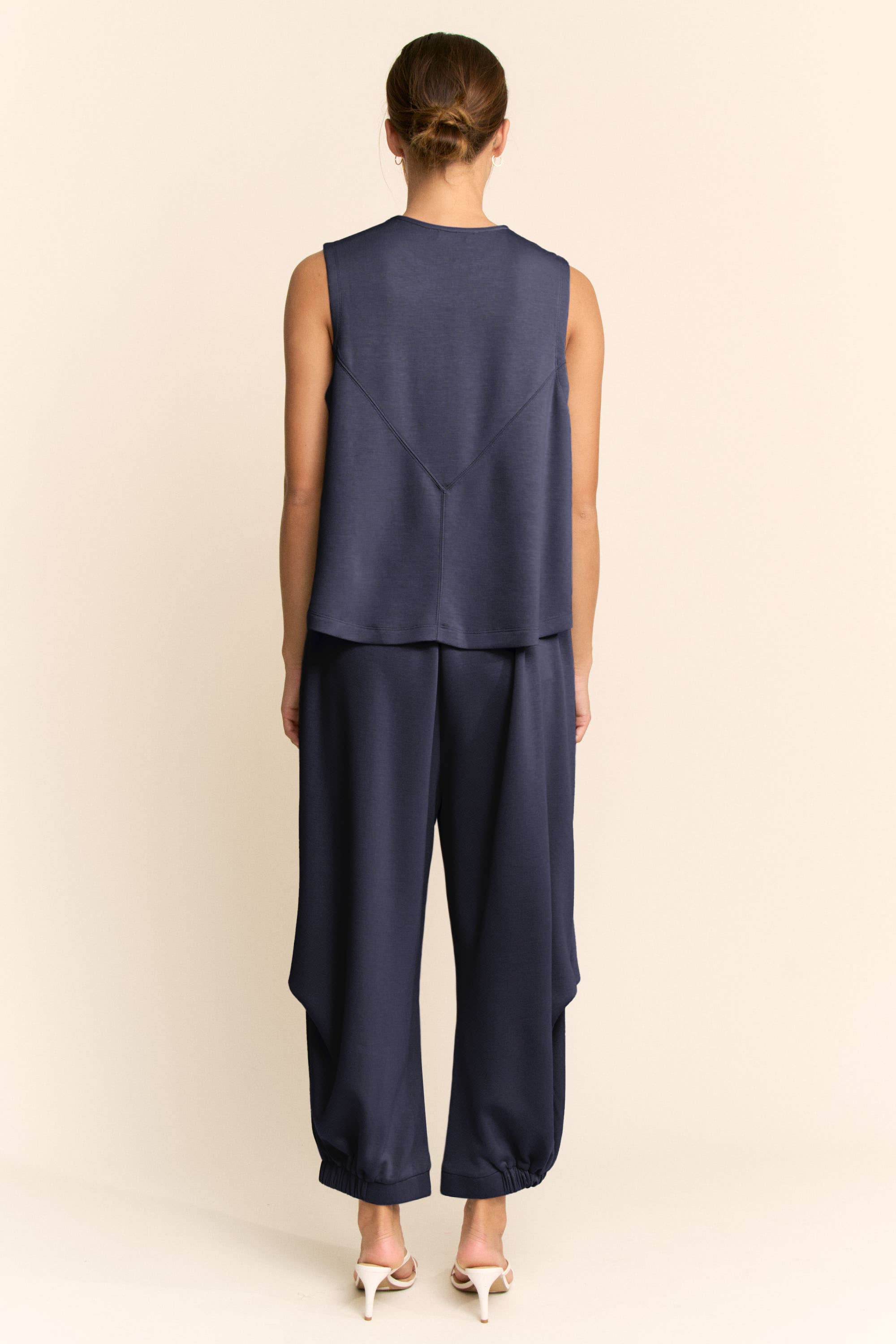 Davi & Dani - Vendita all'ingrosso Pantalone - Donna - SET DI PANTALONI IN TINTA UNITA CON SCOLLO ROTONDO E CINTURA5