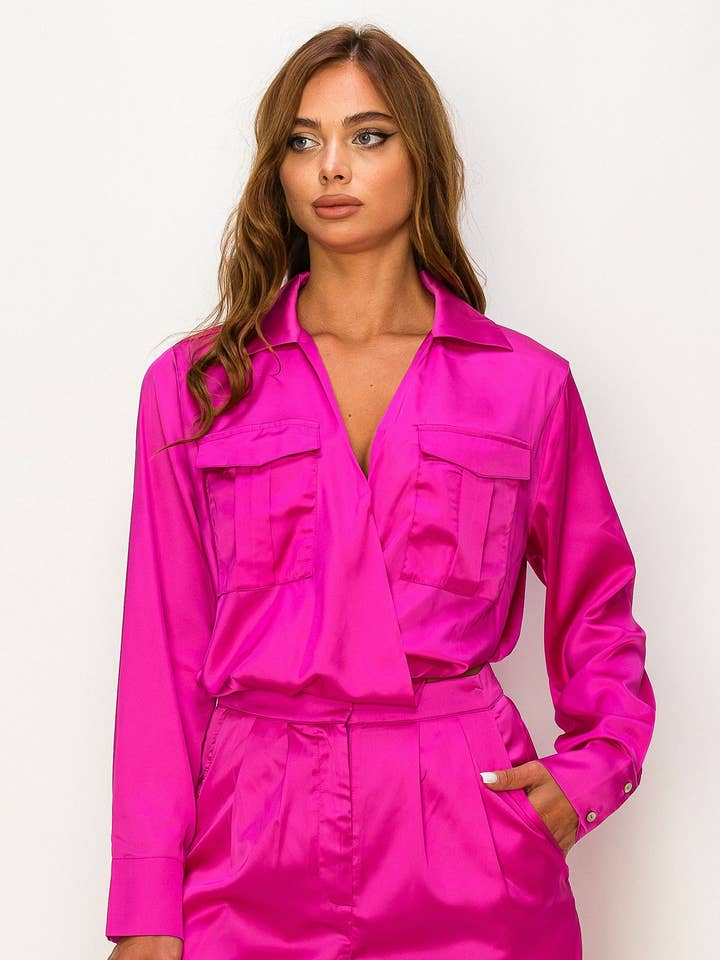 Blouse sophistiquée en soie satinée pour la vente par LINZY