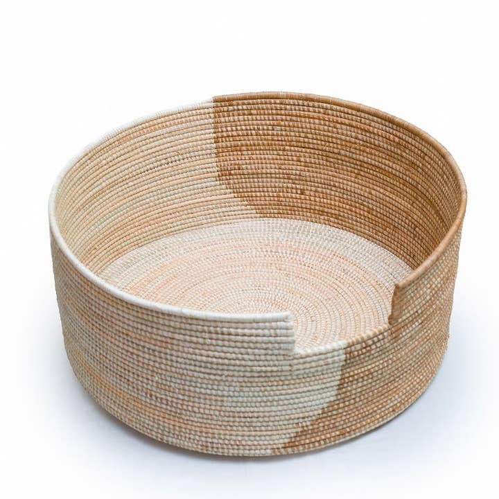 Simba Handwoven Round Dog/Cat/Pet Bed Basket. for wholesale by Mysky pets and decor by idacbc llc