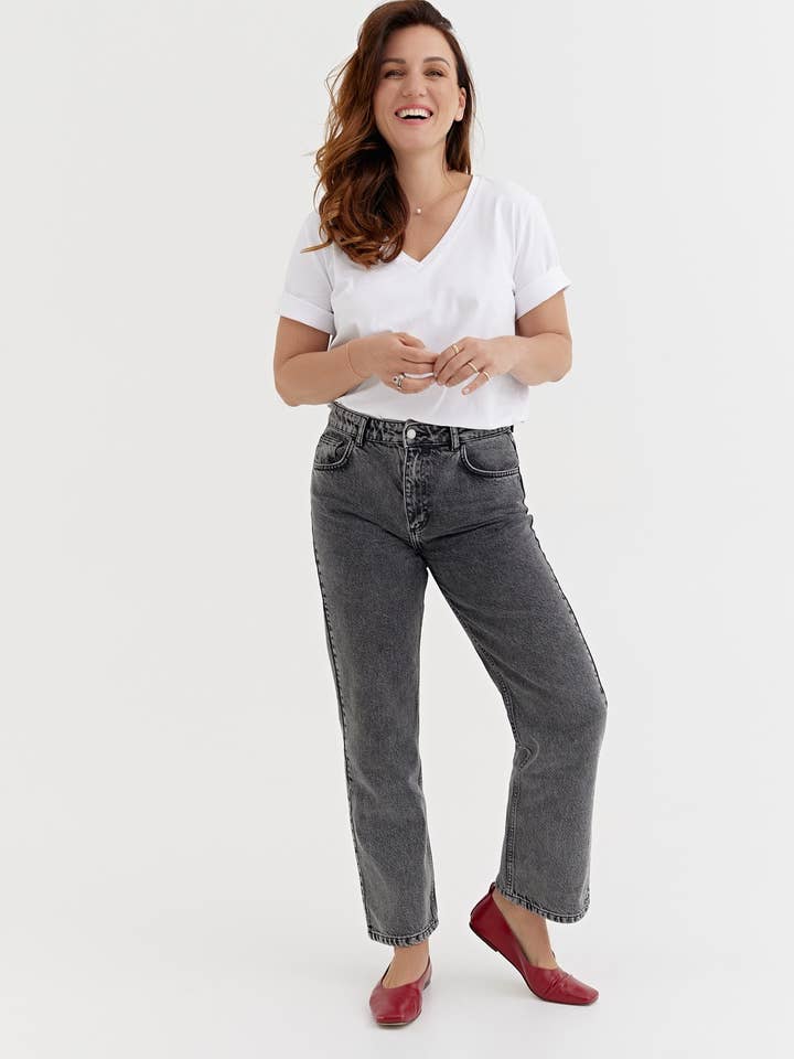 CAPSULE by Agnė Gilytė - Wholesale Jeans - Women's - Jeans 'LA PARISIENNE' | flattering slim fit gray3