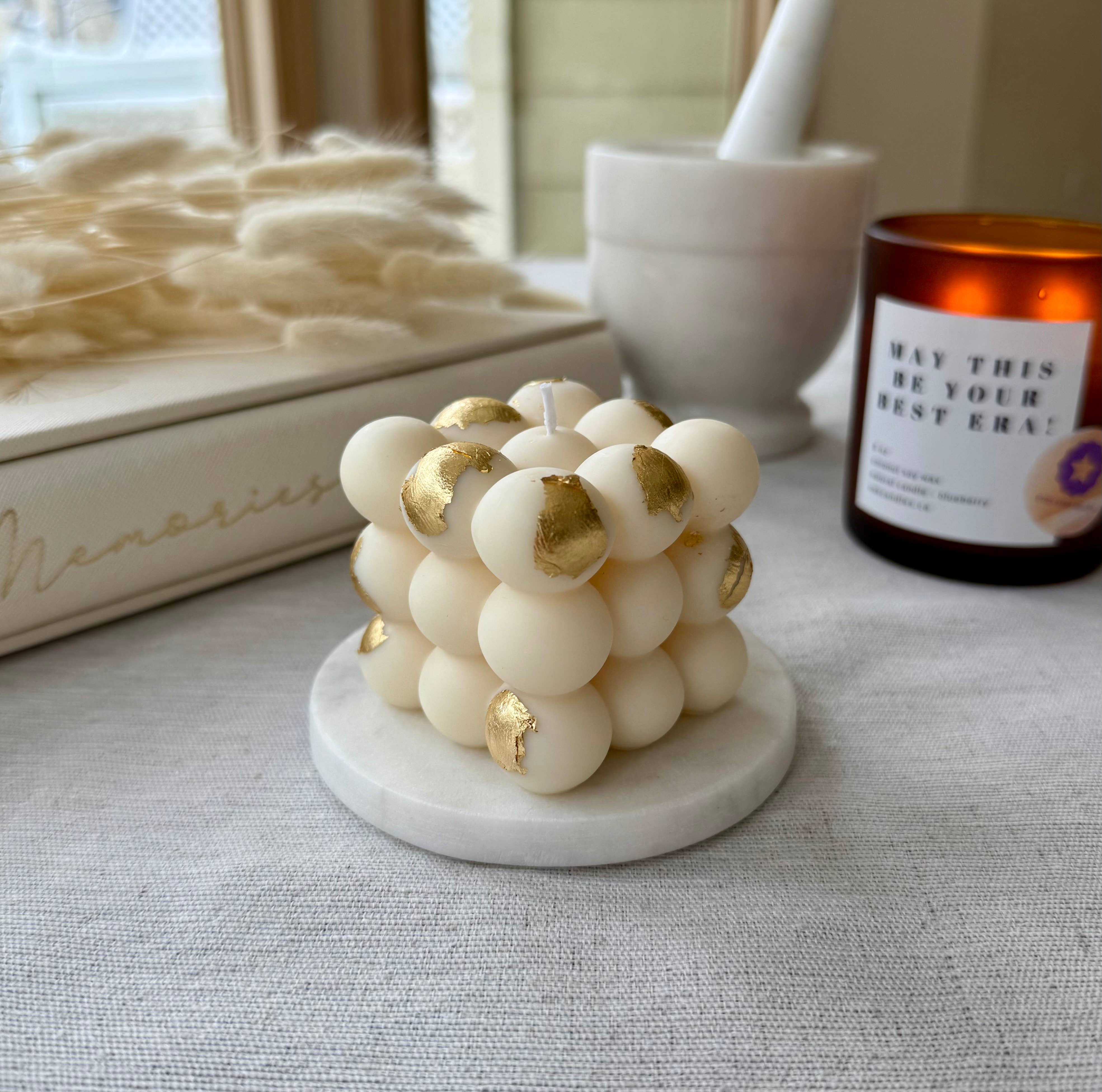 IMK Candles – Engroshandel Søjlelys – LUKSURIØS BOBLELYS Med Guldblade (40+ forskellige dufte)2