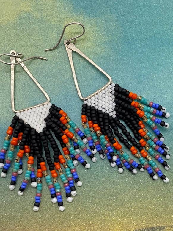 Färgsvansfransörhängen för wholesale av Naomi Star Designs