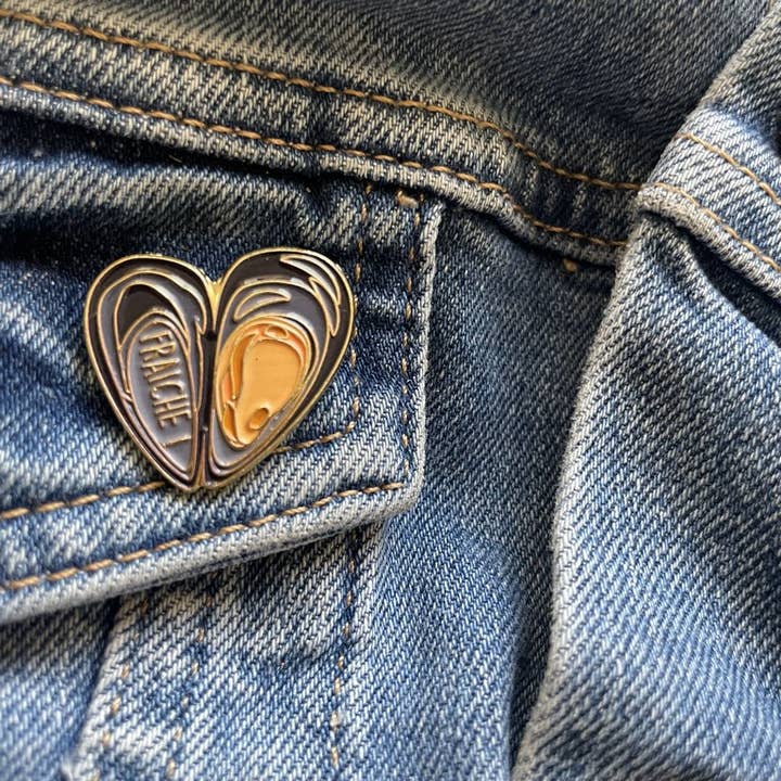 Fresh mussel pin for wholesale by Madame la mouette