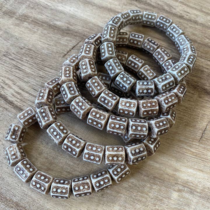 Marron/Tan - Ensemble de 5 bracelets extensibles pour la vente par Kate Simpson Designs