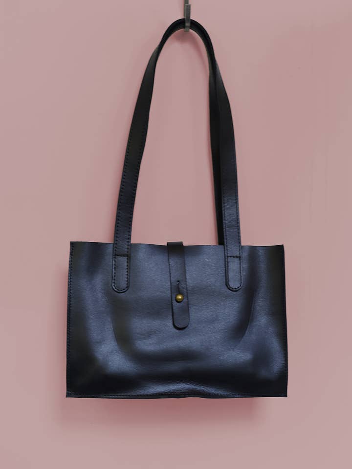 Midsized Handbag | Detachable Crossbody Strap Black Leather for wholesale by Purse & Clutch