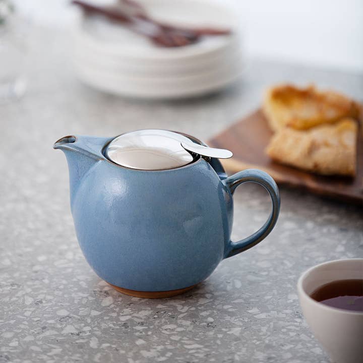 ZERO JAPAN USA - Wholesale Tea Pot - ZERO JAPAN - BEE HOUSE - ROUND TEAPOT for TWO (24 oz) - Hydrangea Blue -