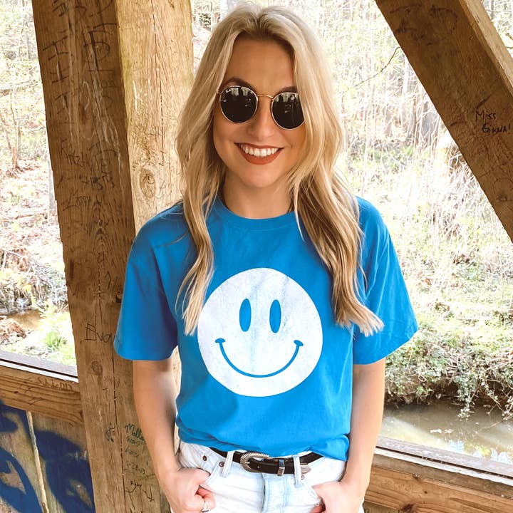 T-shirt met vrolijke print en smiley face voor wholesale door GreenLife Tees