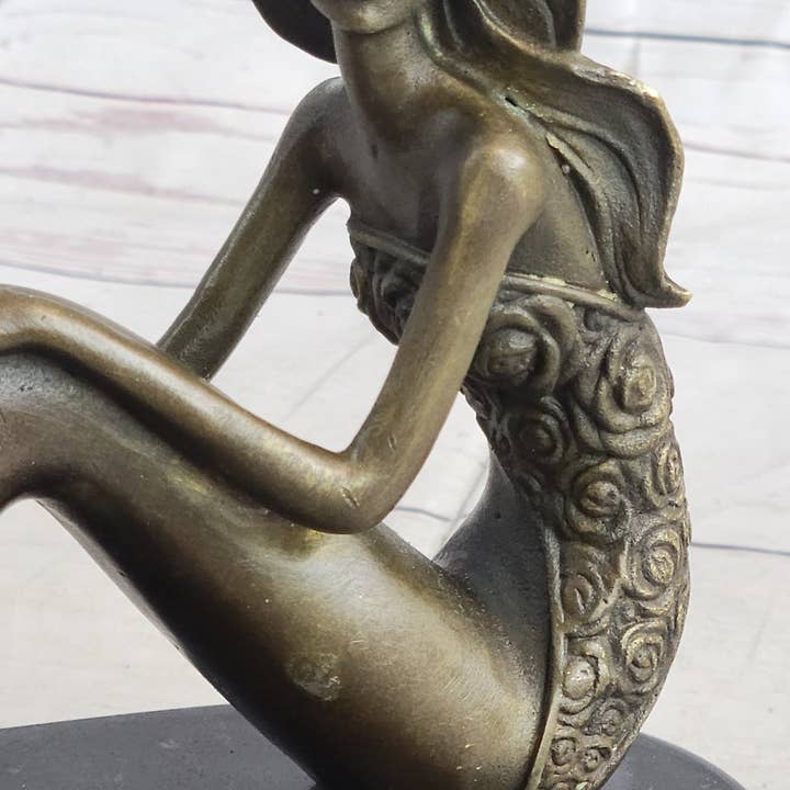 Bronzhaus - Venta al por mayor Escultura - Joven Mujer en Falda Floral Efecto Sirena Estatua de Bronce Escultura Figura sobre Base de Mármol5