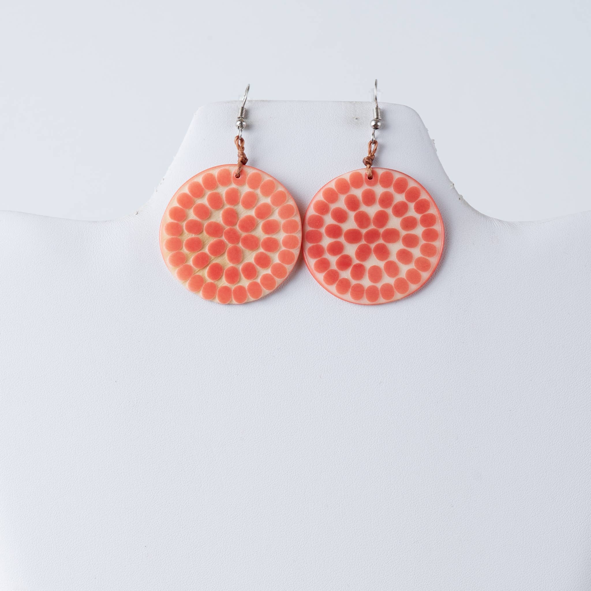 TaguArtsy - Vendita all'ingrosso Orecchini pendenti - Orecchini in Tagua Incisi a Punti2