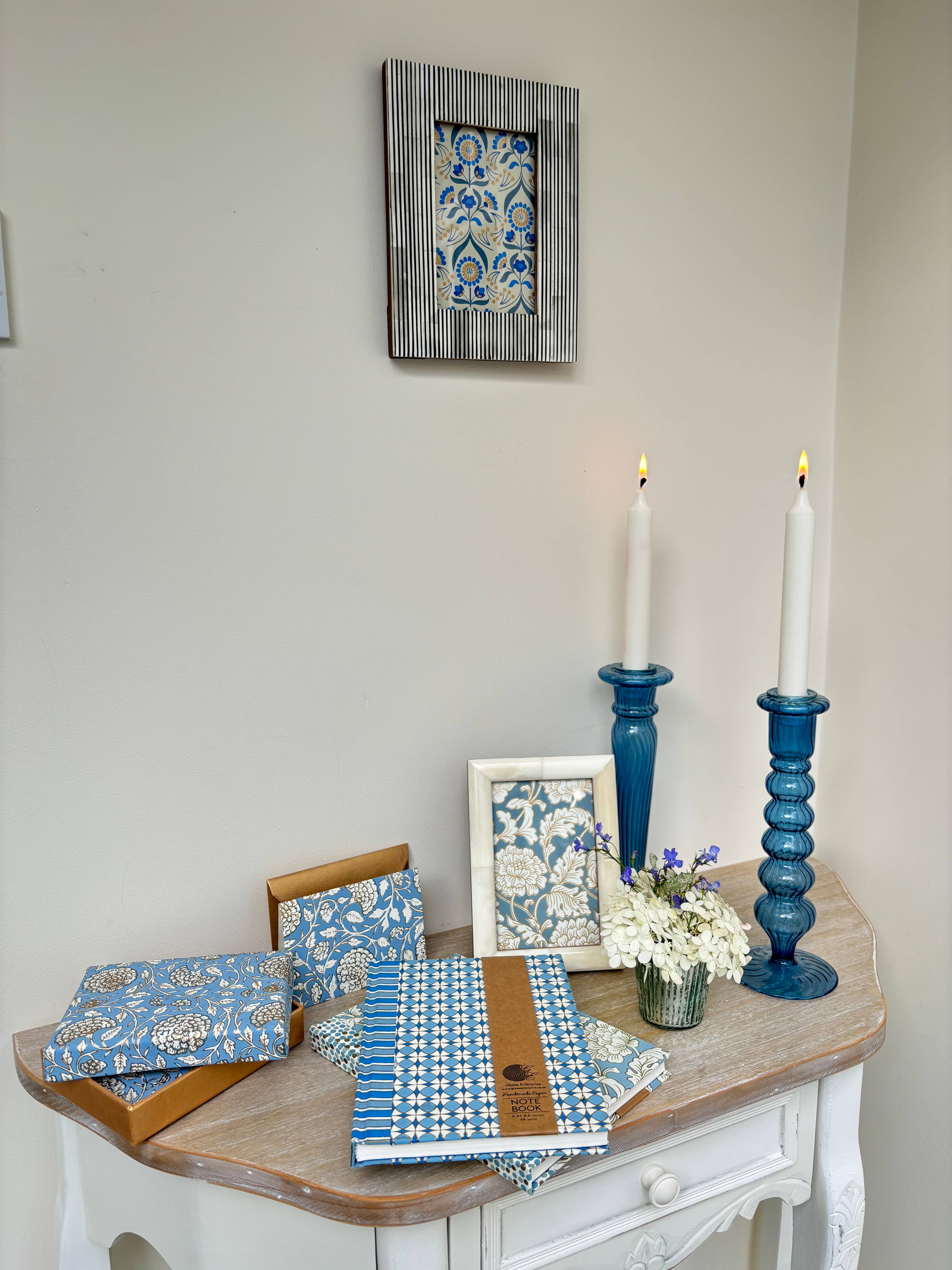 Globe Enterprise – wholesale Picture frame – Black & White Stripes Photo Frame1