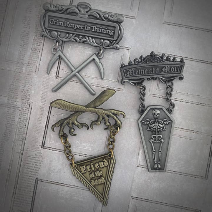 Psychic circle oddities - Wholesale Lapel Pin/Button - Memento mori- 3D antiqued silver medal pin