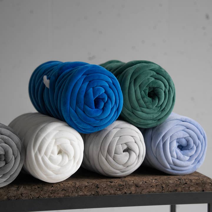 woolexperts - Wholesale Yarn - Chunky Velvet yarn for arm knitting Super bulky Jumbo yarn11