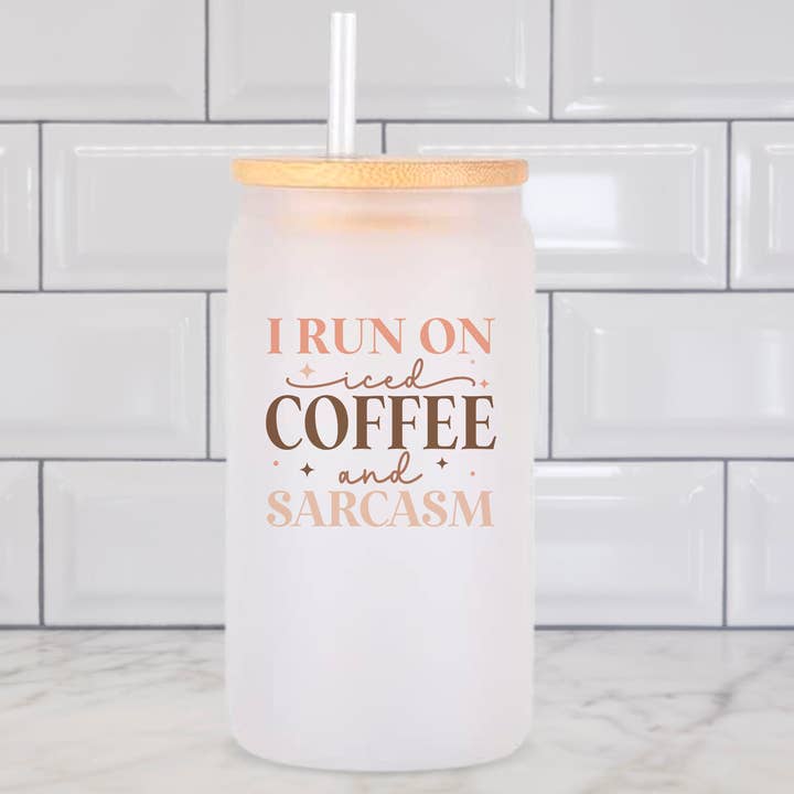 Gobelet en verre dépoli Coffee and Sarcasm pour la vente par The Potted Oasis