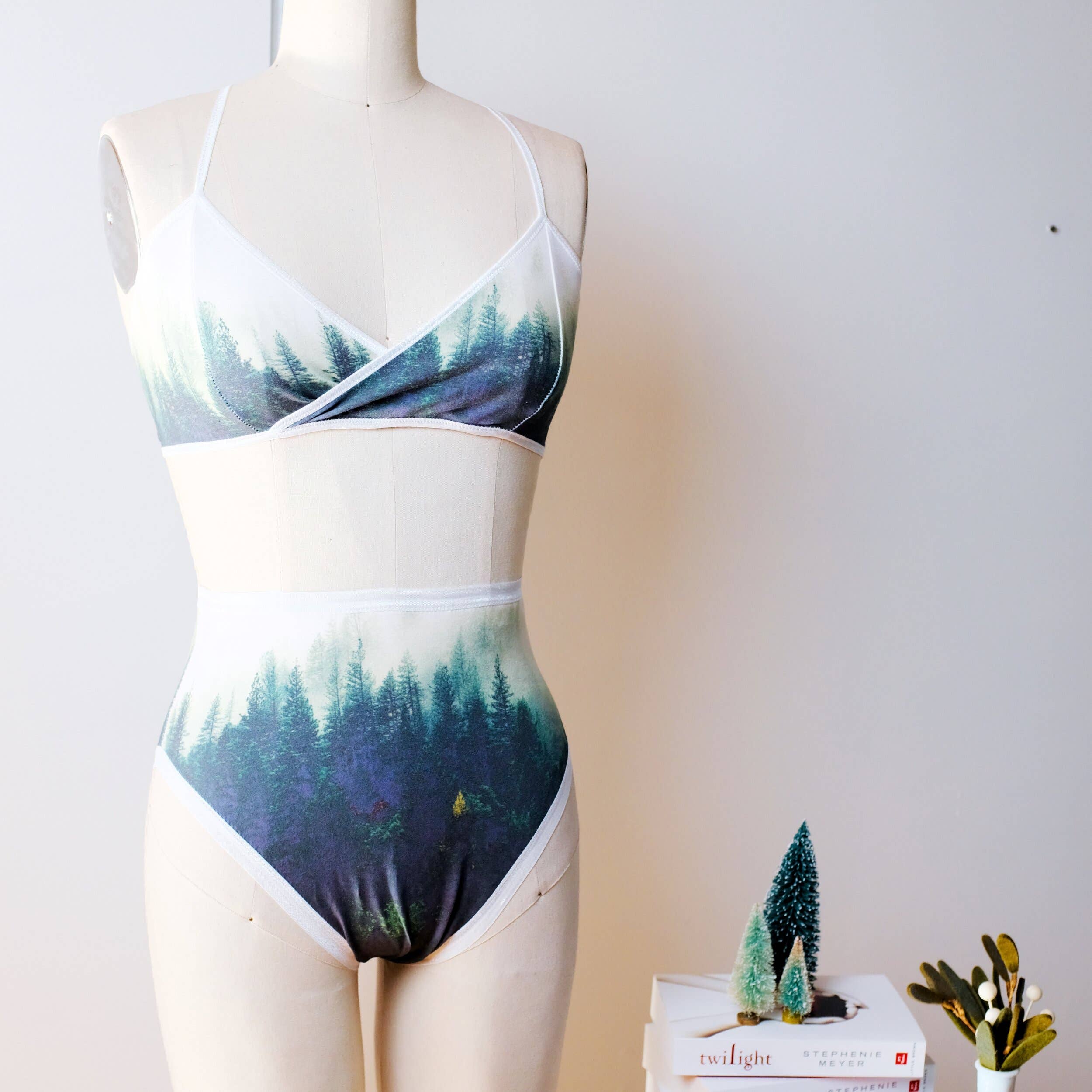 Hey Mavens! – Großhandel Bralette – Damen – Cover of Clouds Bralette//Weicher Cup-BH aus Baumwolle mit Waldmuster2