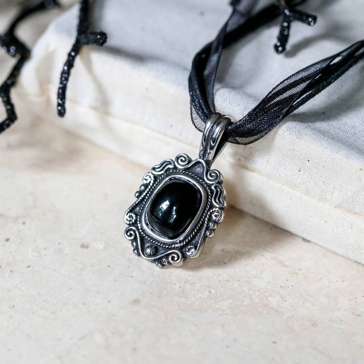 The Gilded Witch - Wholesale Pendant/Charm Necklace - The Scrying Necklace - Black Onyx Gemstone, Modern Witchy