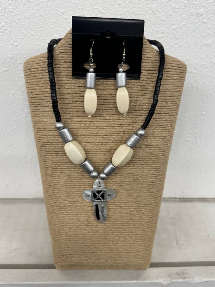 EENLIGNE ZWARTE MET KRUIS CABEBE SCHELP KETTINGSET voor wholesale door International Duru's