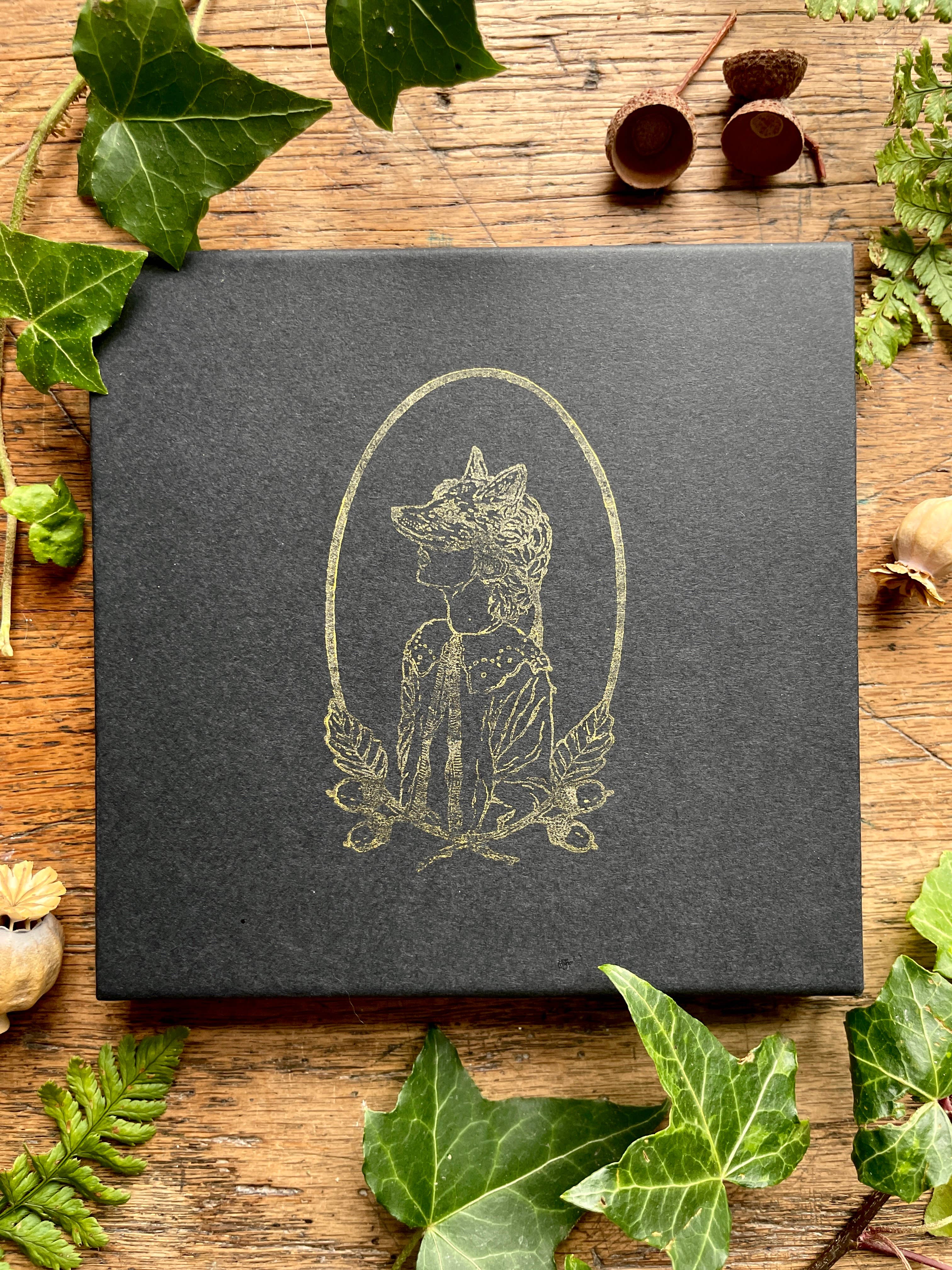 Georgiou Draws - Vente Épinglettes/boutons - Coffret à épingles en émail de luxe The Nature of Disguise2