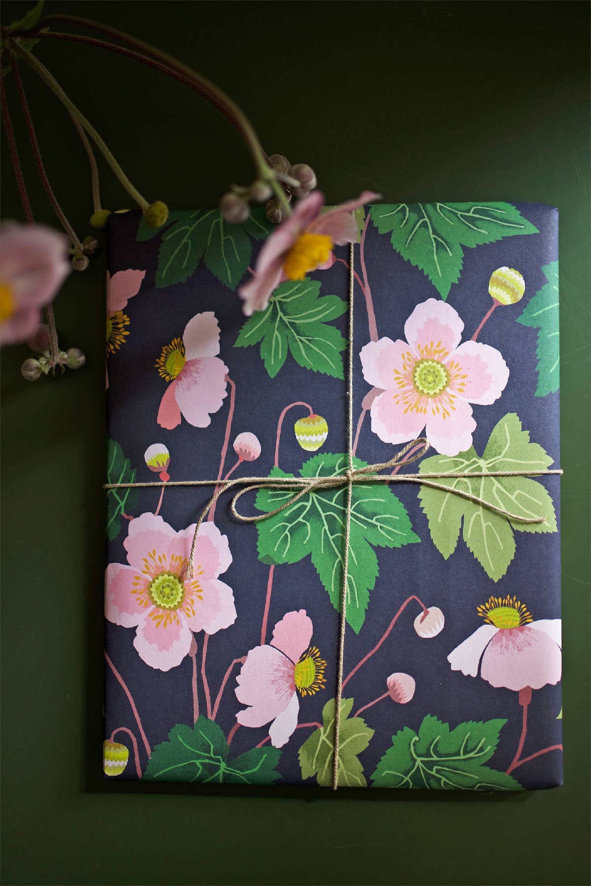 Brie Harrison Ltd – wholesale Flat wrap – Japanese Anemones Gift Wrap 2