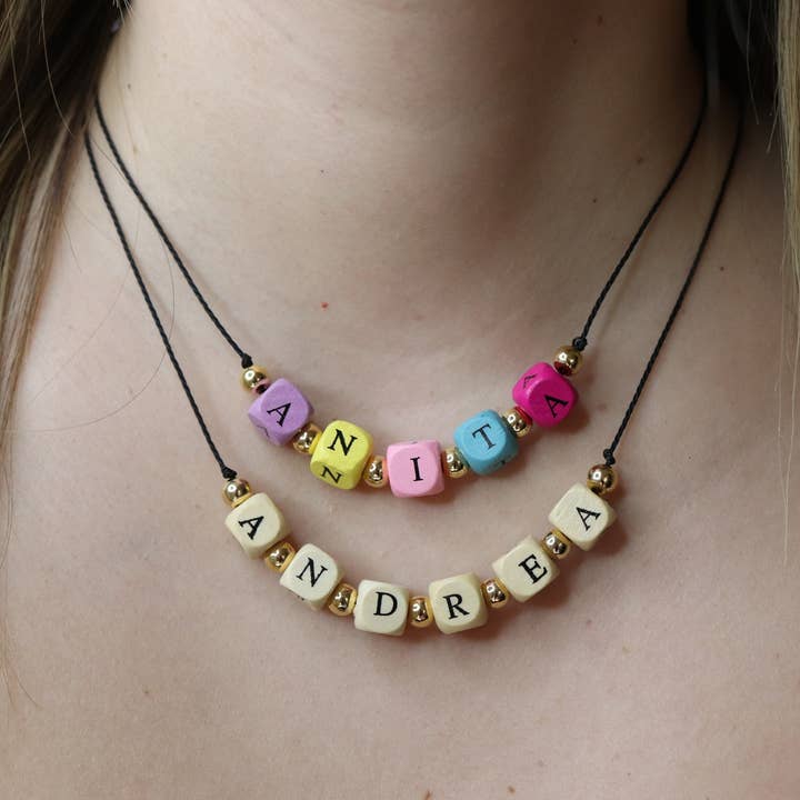 Anpassad träpärla namn halsband, kul sommar strand halsband för wholesale av Anita's Accesorios