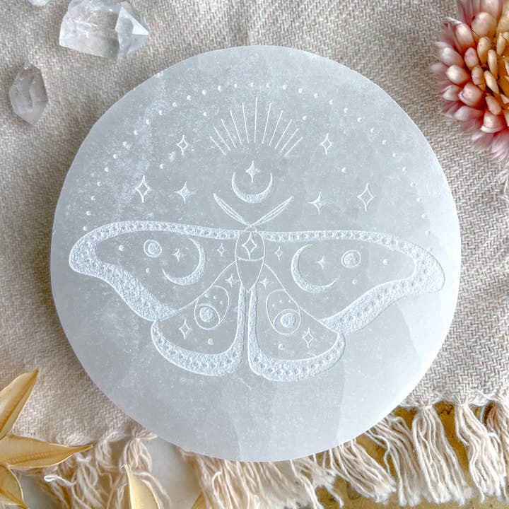 Décoration d'intérieur de Pâques et de printemps en cristal de sélénite « papillon » pour la vente par Fractalista Designs