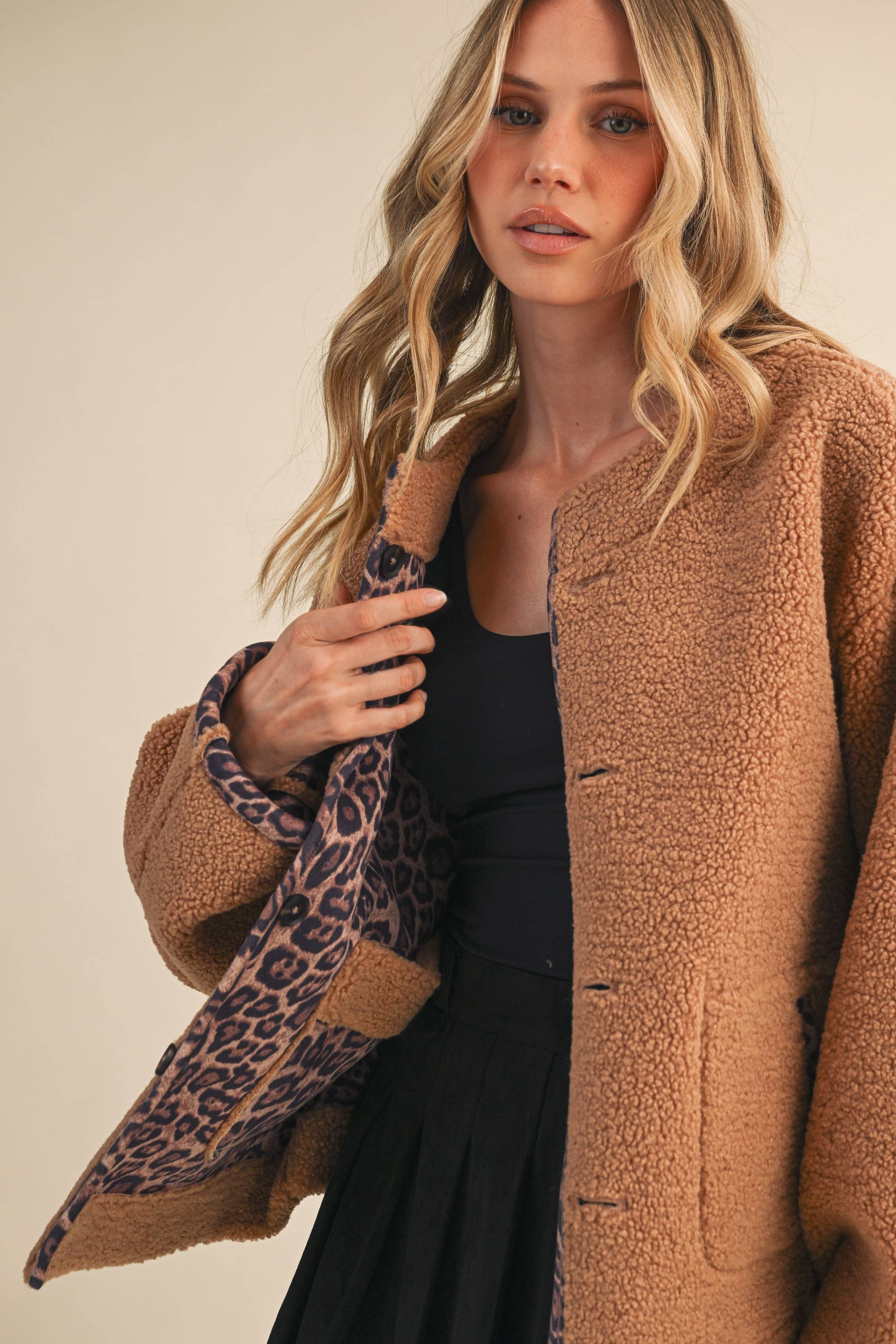 IJ1639 LEOPARD REVERSIBLE TEDDY LEOPARD QUILTED JACKET for wholesale on Faire31