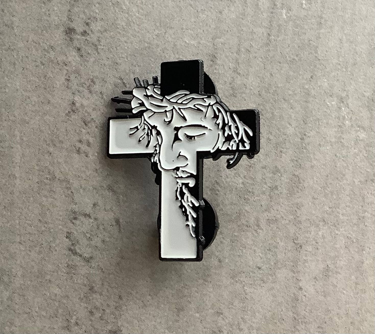 Faithstrings – wholesale Brooch – Pin Badge Christian Gift Cross Crown of Thorns God Jesus 1