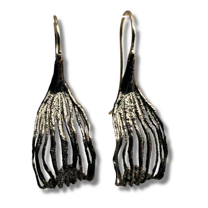 Orecchini a gancio francese a petalo singolo Warm Pinion per la vendita all'ingrosso da parte di Merzatta