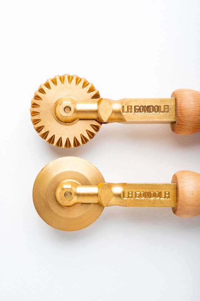 LA GONDOLA - Vendita all'ingrosso Utensile/attrezzo da cucina - Set di utensili per pasta: 2 coltelli professionali per pasta La Gondola2