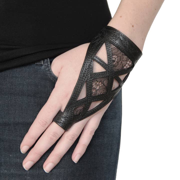 Manipolo in pelle nera con laccio - Sevsevad per la vendita all'ingrosso da parte di SEV SEVAD