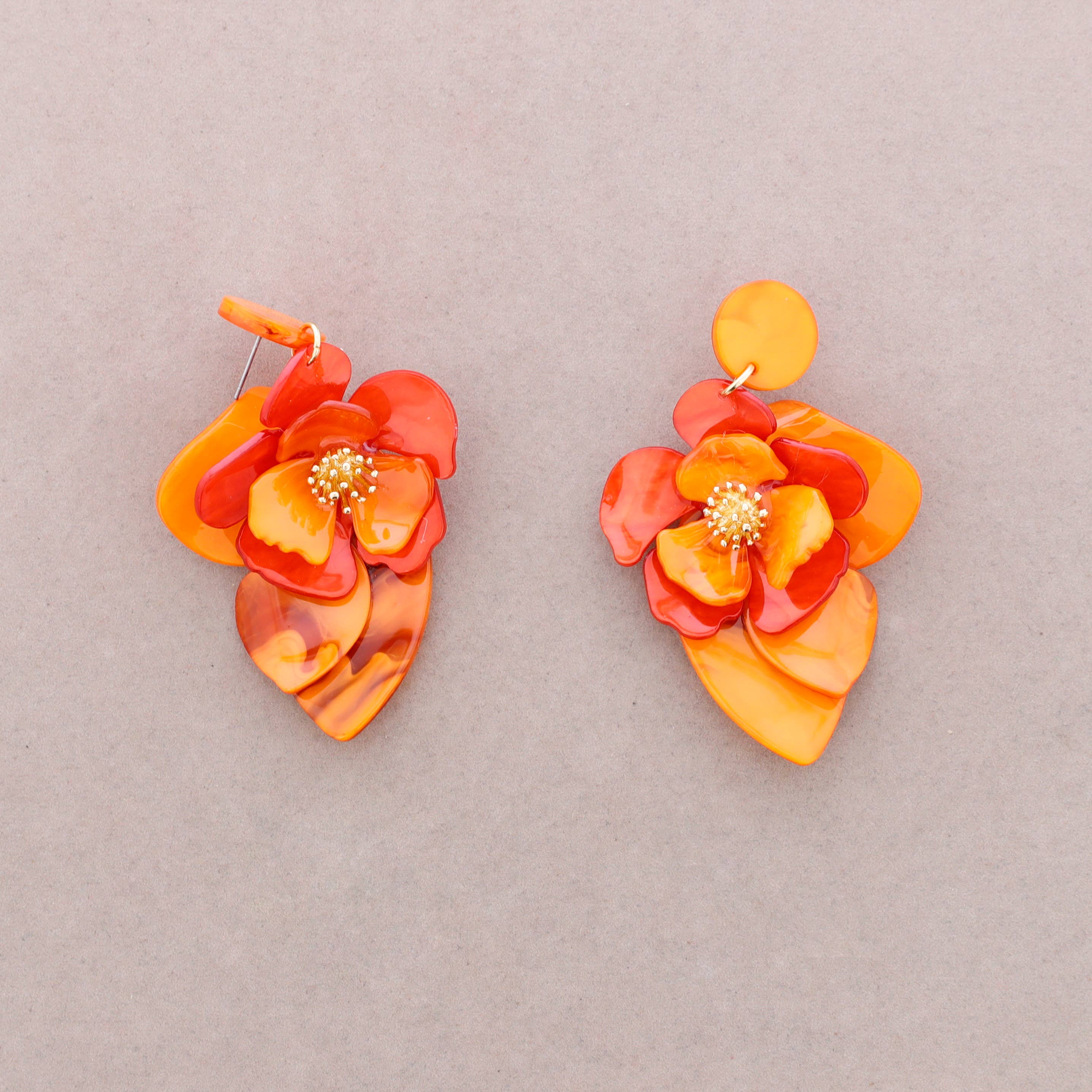 Sonata - Vendita all'ingrosso Gioielli a scatto - Orecchini pendenti in resina a forma di fiore7