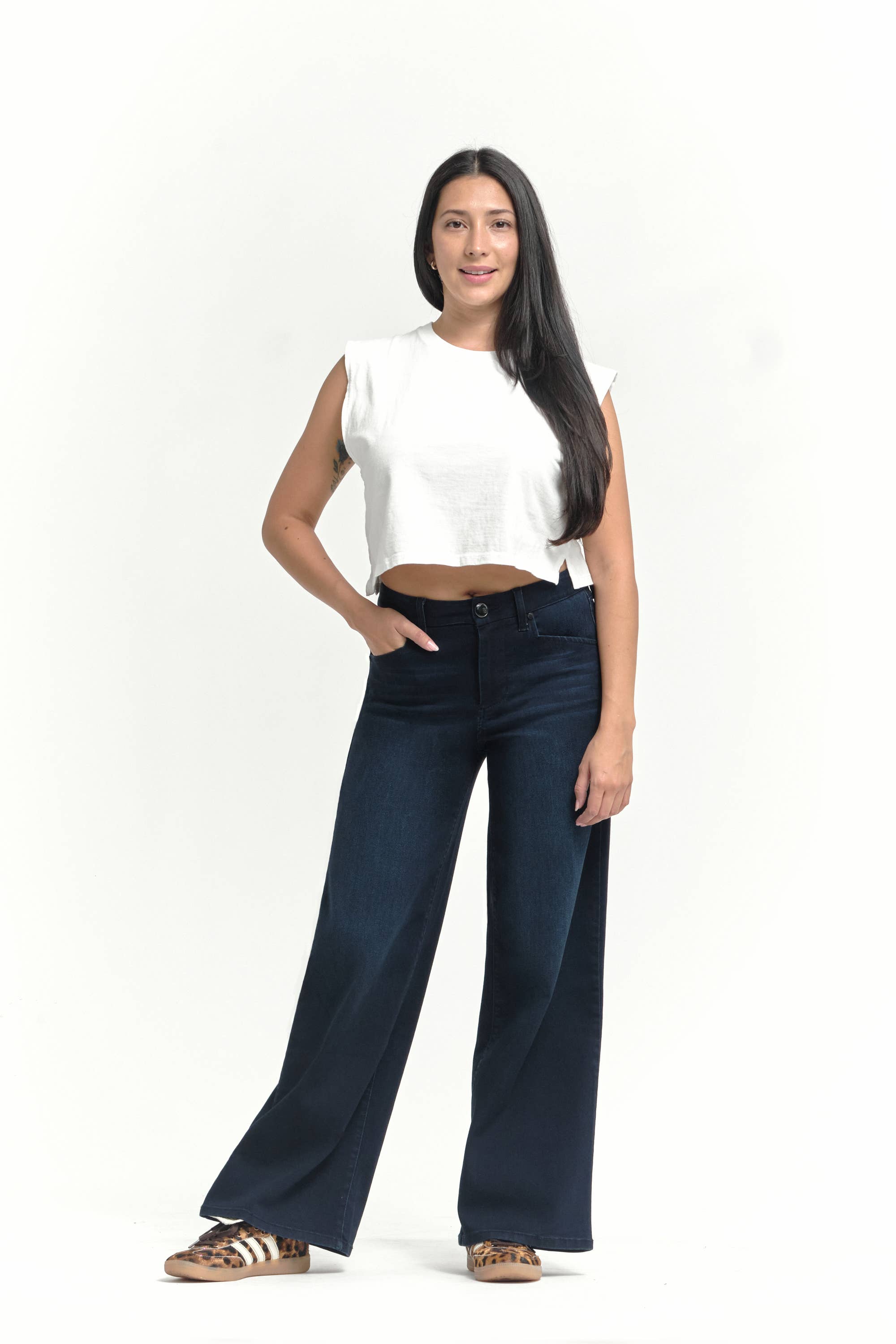 1822 Denim – wholesale Jeans - Dam – 30" Better Butter Wide Leg Jean i Yanique2