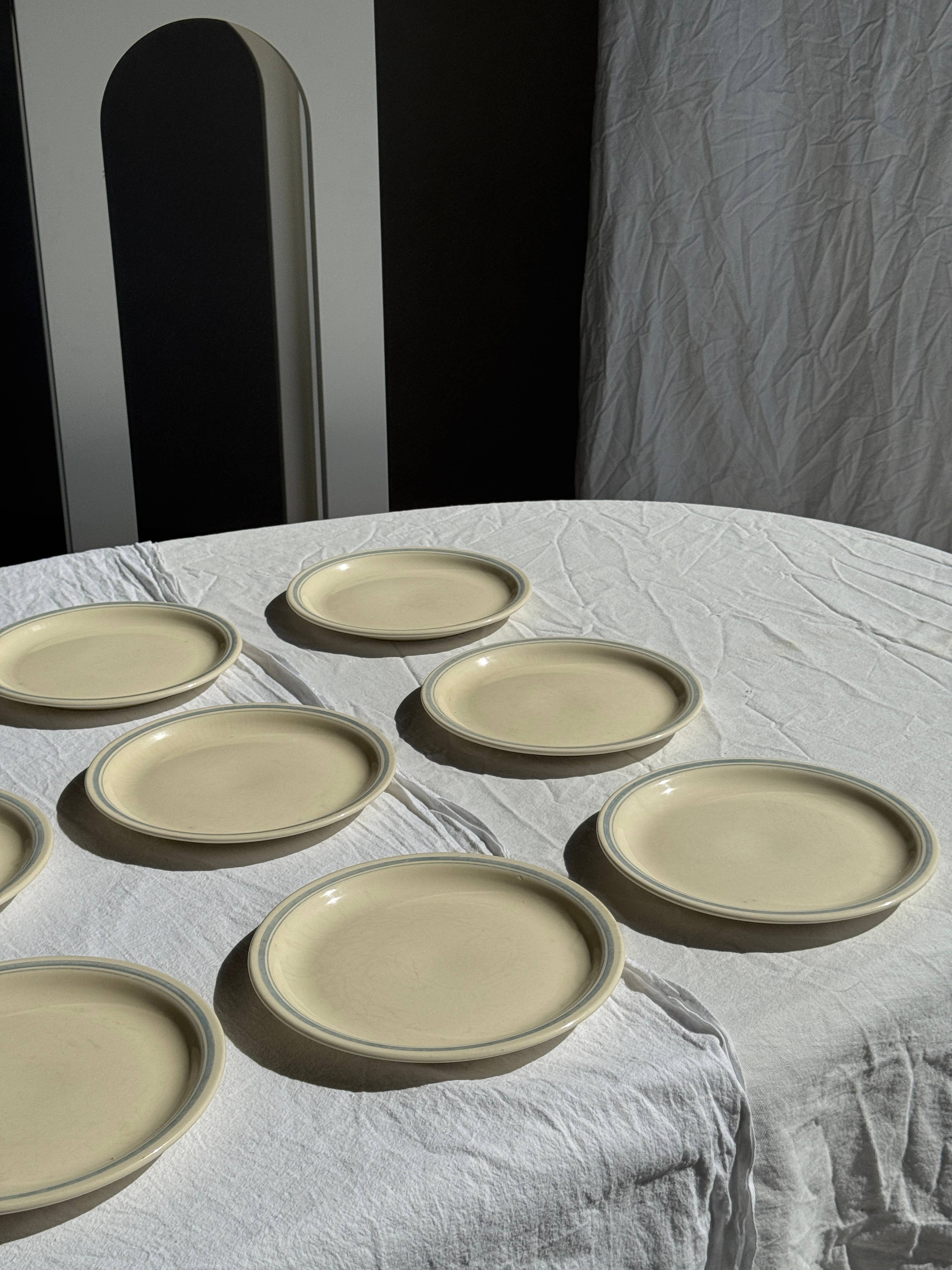 Office Objets - Wholesale Dinner Plate - Set of 8 vintage white dinner plates with blue trim D23.58