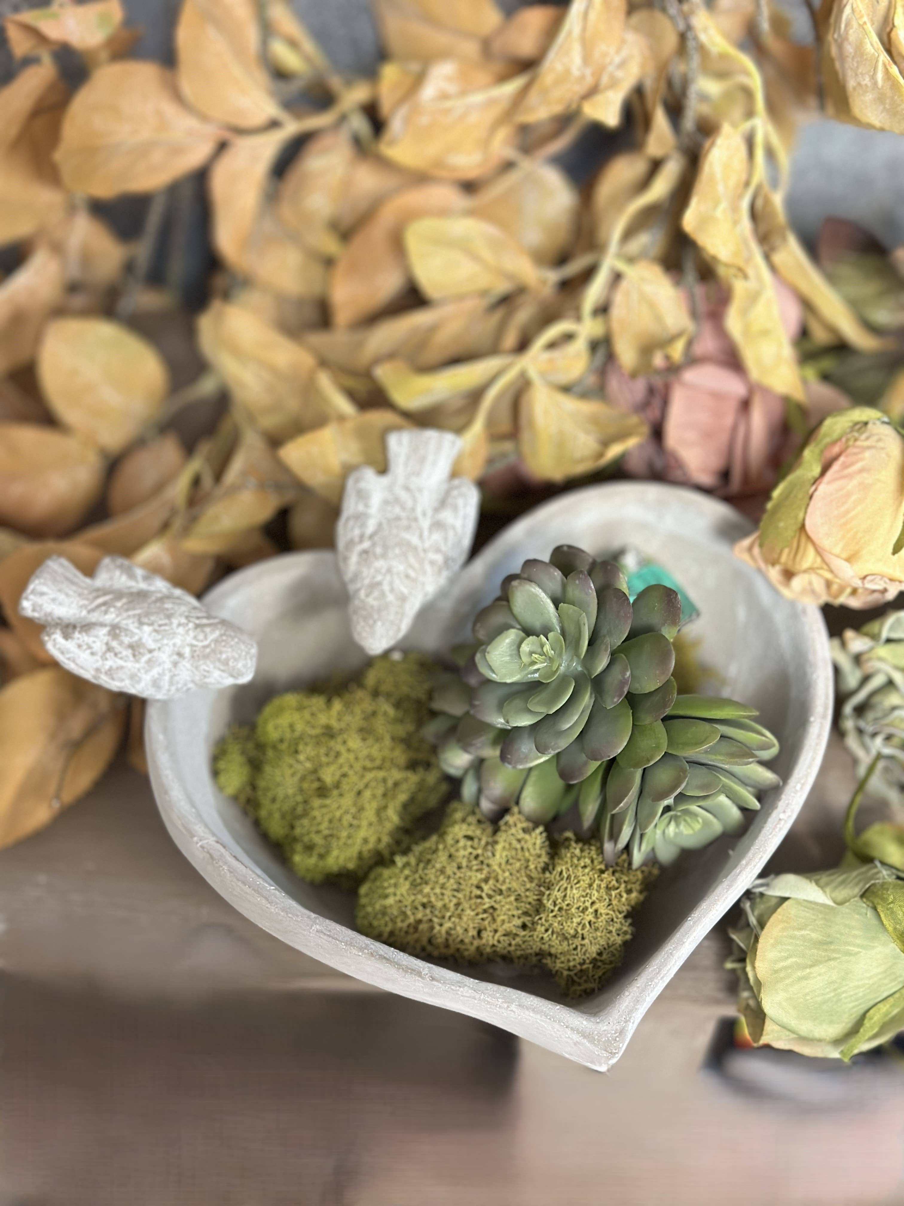 Vagabond Vintage - Wholesale Plant pot - Cement Heart Planter/ Bird Feeder2