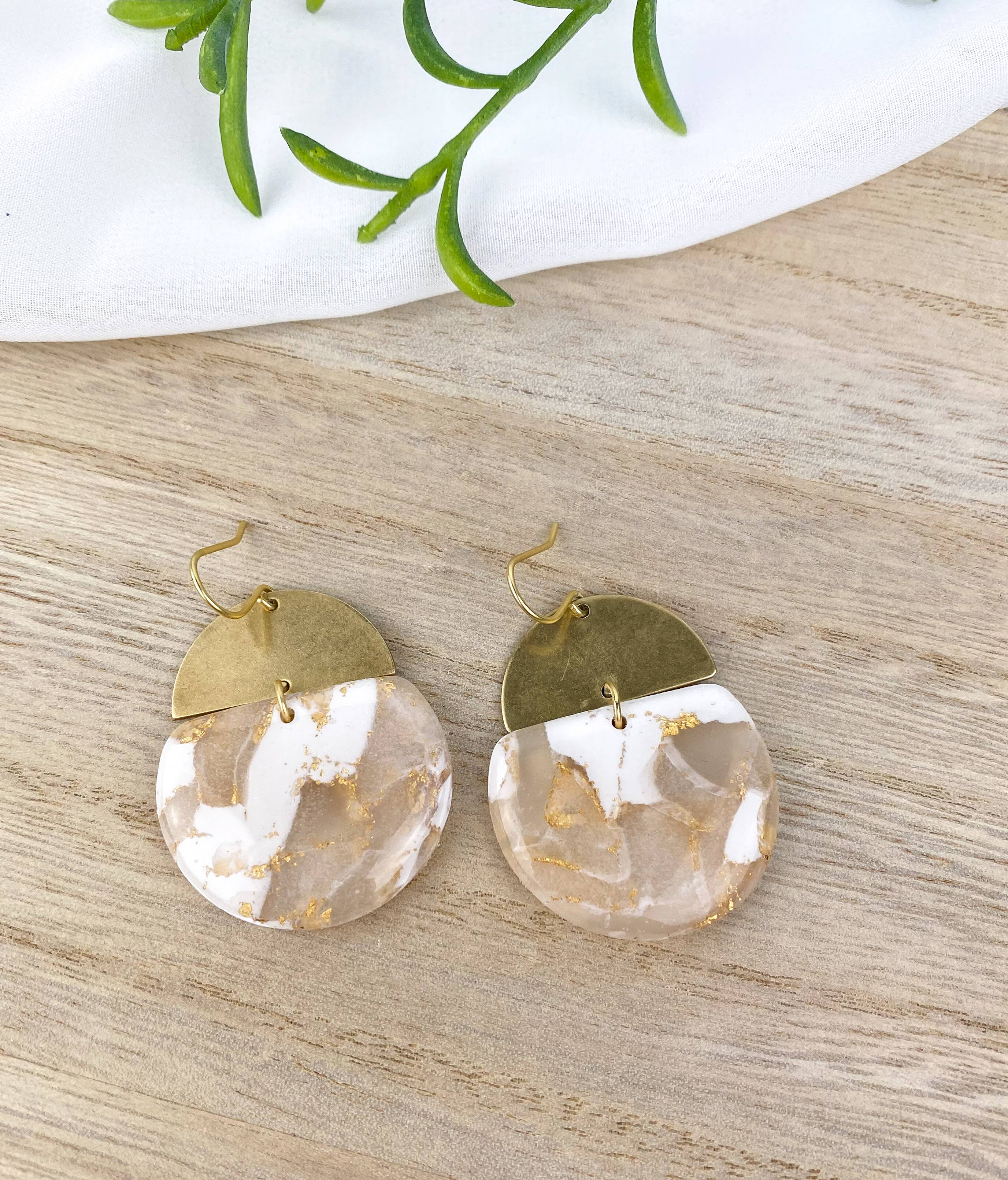 Light Shine - Venta al por mayor Pendientes colgantes - Kaija | Pendientes colgantes de arcilla | Blanco y translúcido, livianos