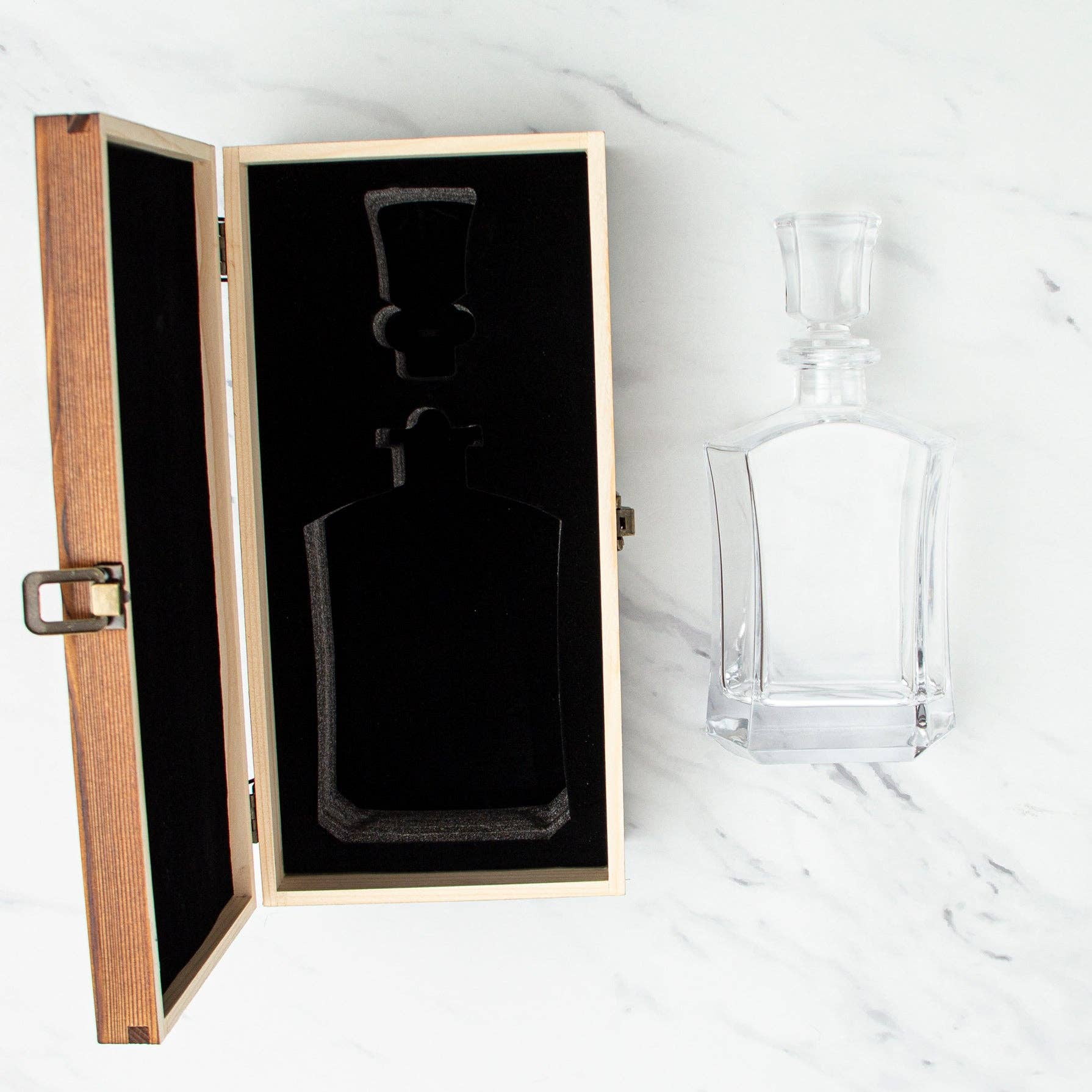 MB Brands Inc – Engroshandel Karaffel – Hovedstadens karaffel med rustik trækasse - Tilføj dit logo10