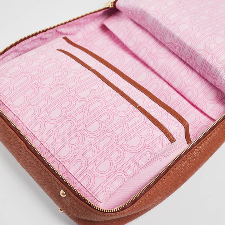 Alesya Bags – Mala para portátil - Mulher por atacado – Dorothy Lee - Bolsa de uso diário | Brandy com ferragens douradas2