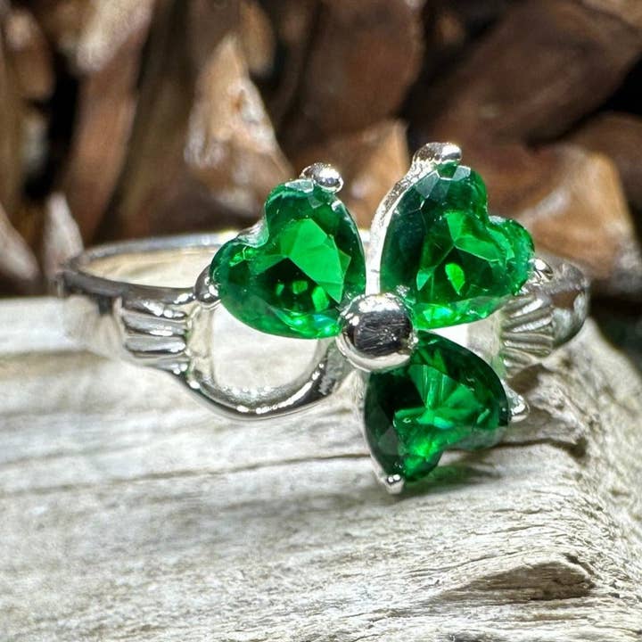 Bague Trèfle Émeraude pour la vente par Celtic Crystal Designs Jewelry & Gifts
