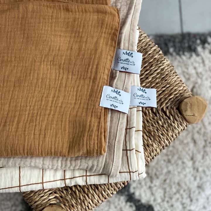 Carotte & Cie - Wholesale Bedding Blanket - Kids & Baby - Camel plain maxi swaddle2