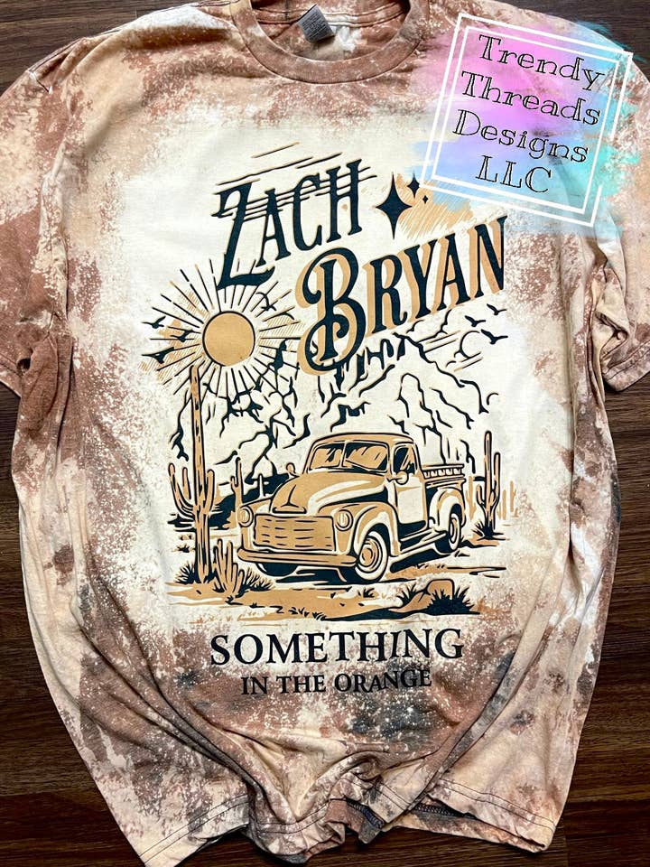 Algo en la camisa naranja para venta al por mayor de Trendy Threads Designs LLC