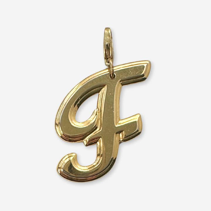 Grande pendente vintage dourado brilhante em cursivo com a letra "F" por atacado de Lulu’s Petals