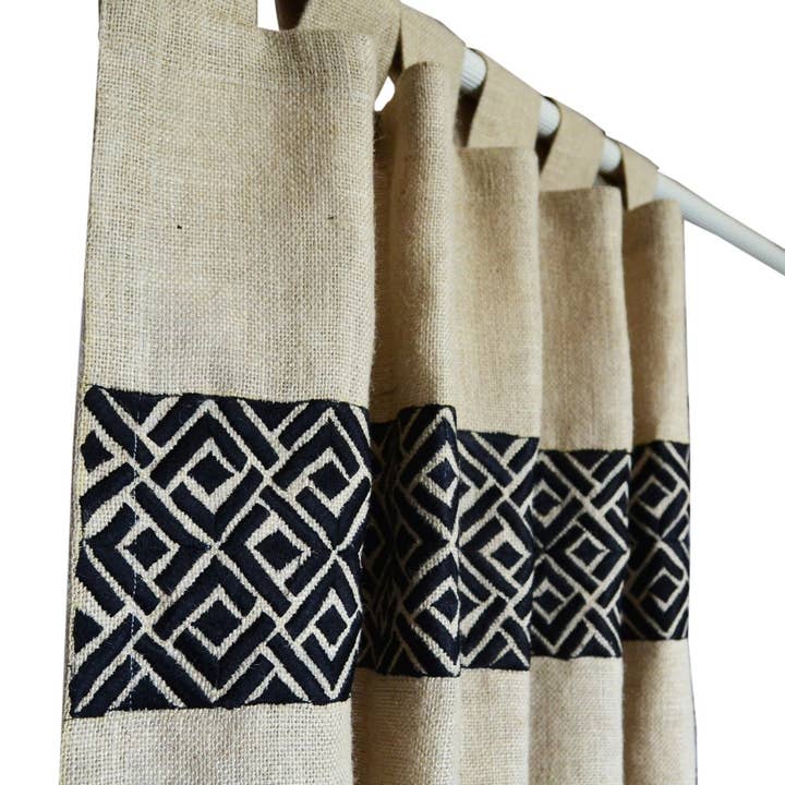 Amore Beauté - Wholesale Gordijn - Ivoren jute gordijnen en draperieën met Chippendale borduurwerk