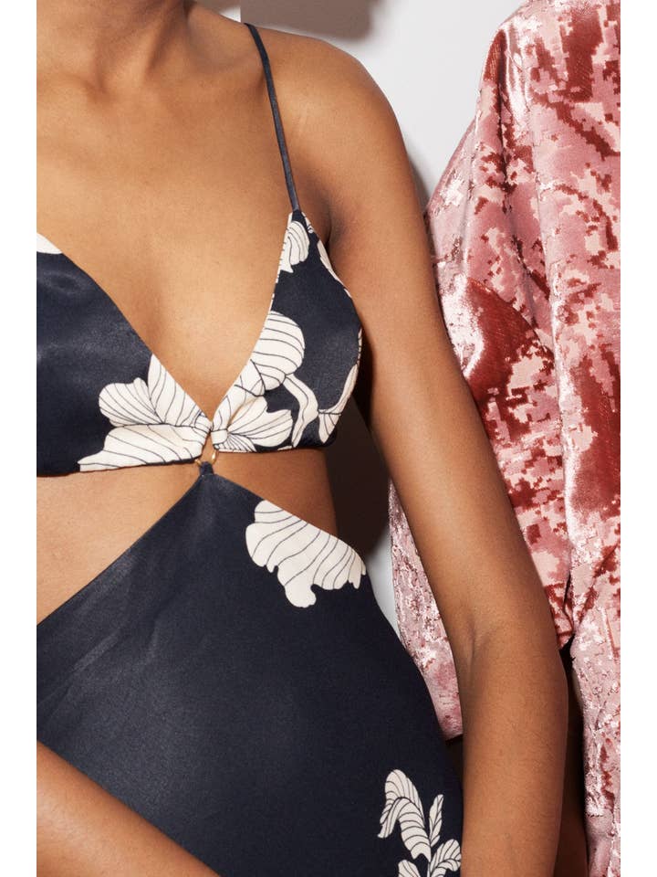 eikō ai – wholesale Dress – Women's – Musk Floral Dress - Black4