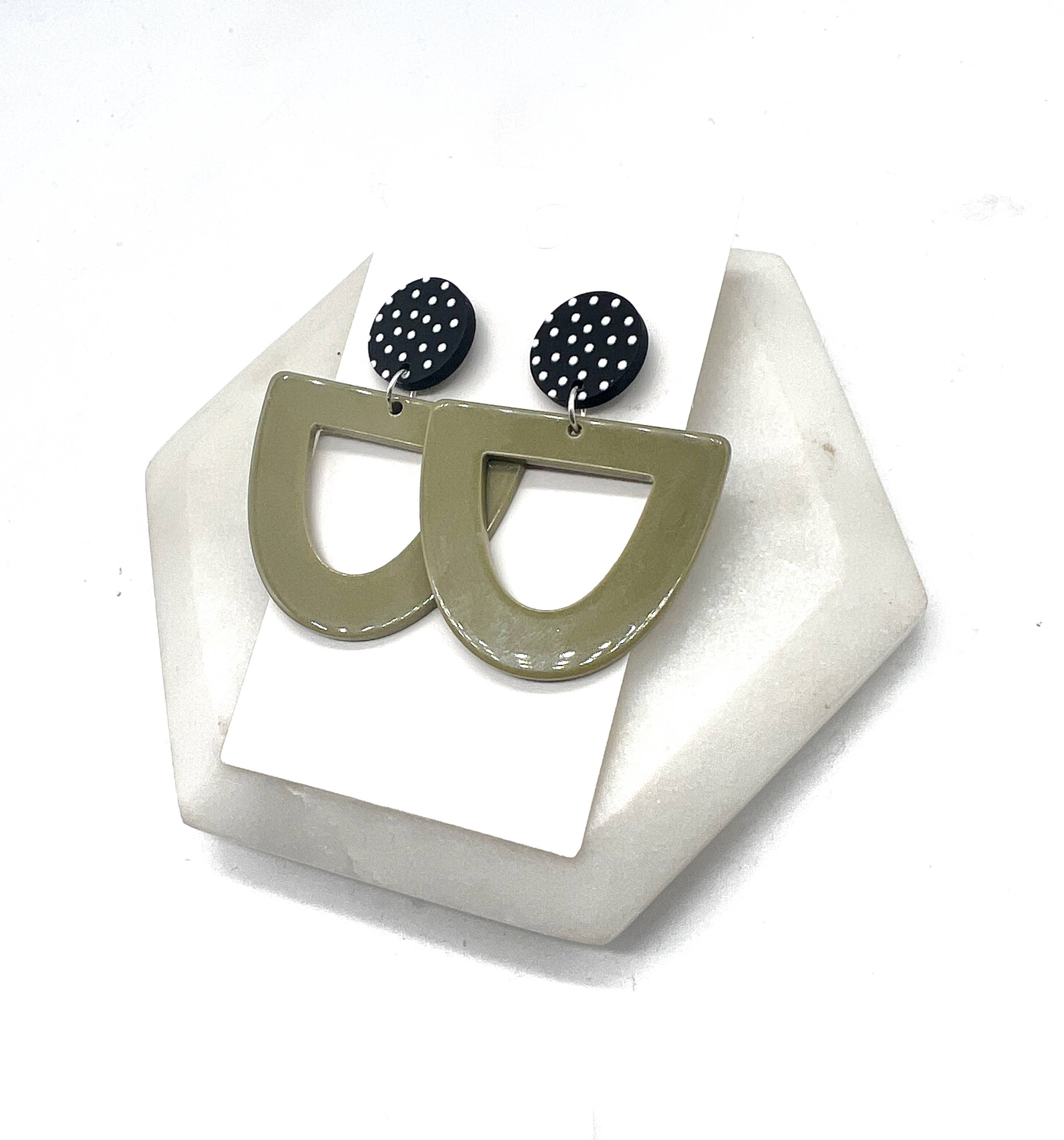 Baubles by B - Vente Boucles d'oreilles pendantes - Boucles d'oreilles en acrylique Deco à pois vert olive7