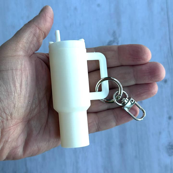 iconic mi – wholesale Keychain – Women's – Mini Tumbler Keychain Carry Storage Container White1