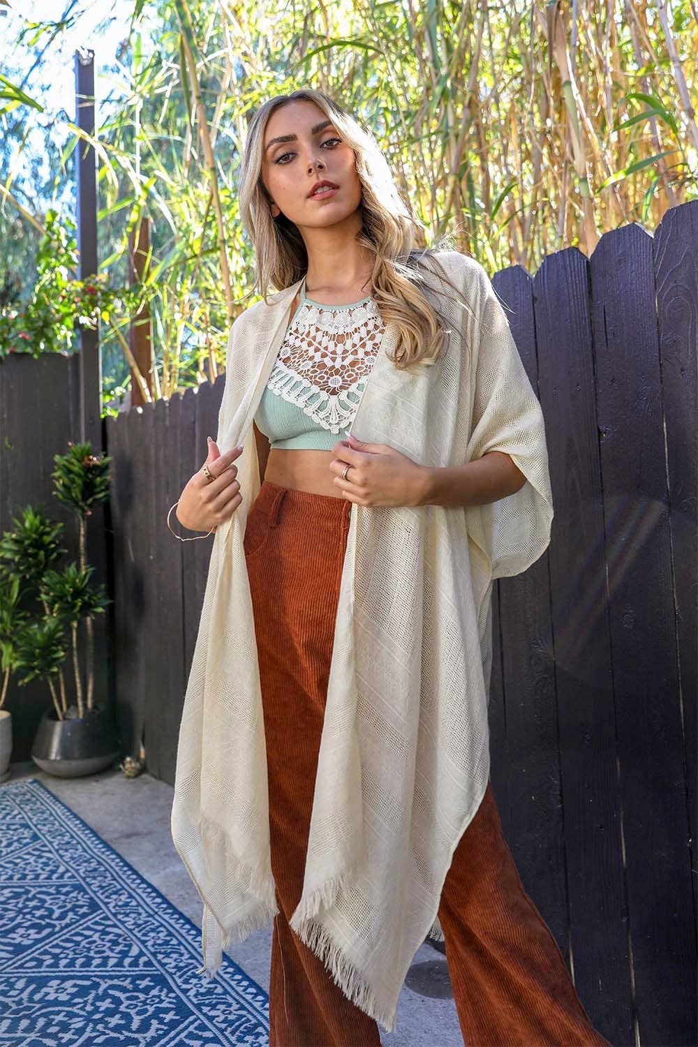 Leto Accessories – Großhandel Kimono – Damen – Diamantbestickter Kimono mit ausgefranstem Rand2