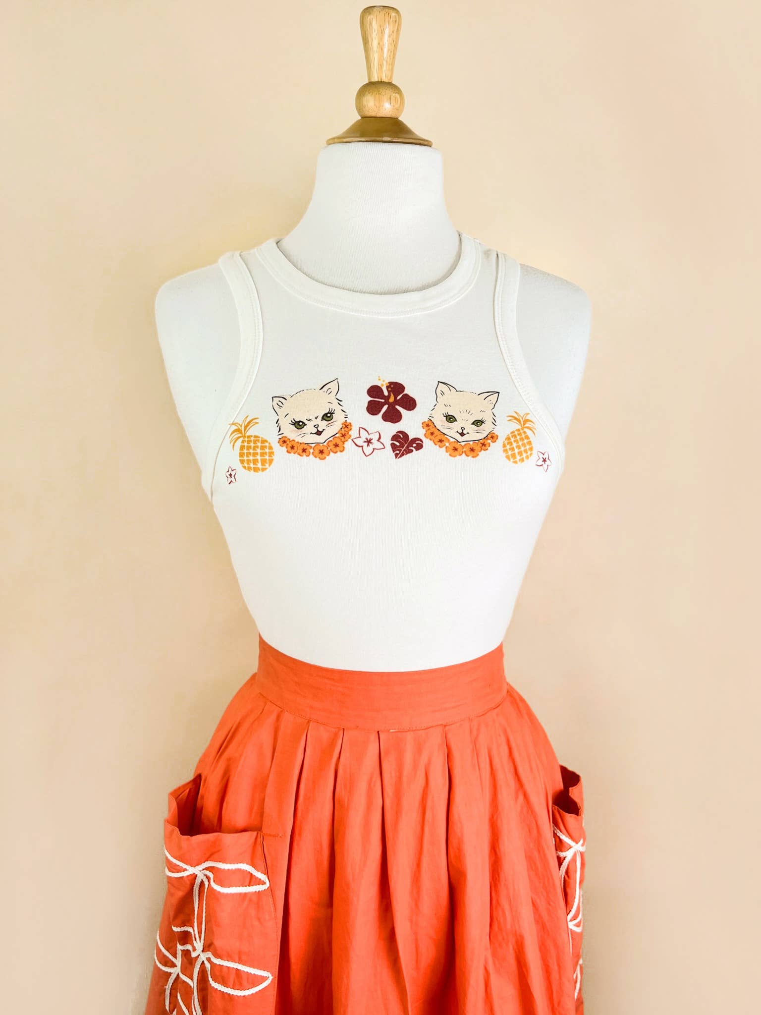 Mischief Made – wholesale Tank top – Women′s – Aloha Cats Rib Racer Tank in Natural 1